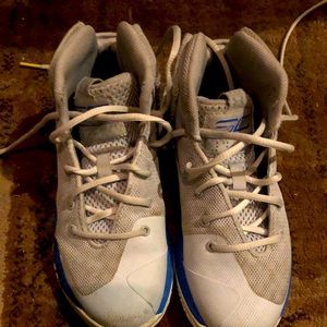 Stephen Curry basketball shoes. In good condition basketball shoes.